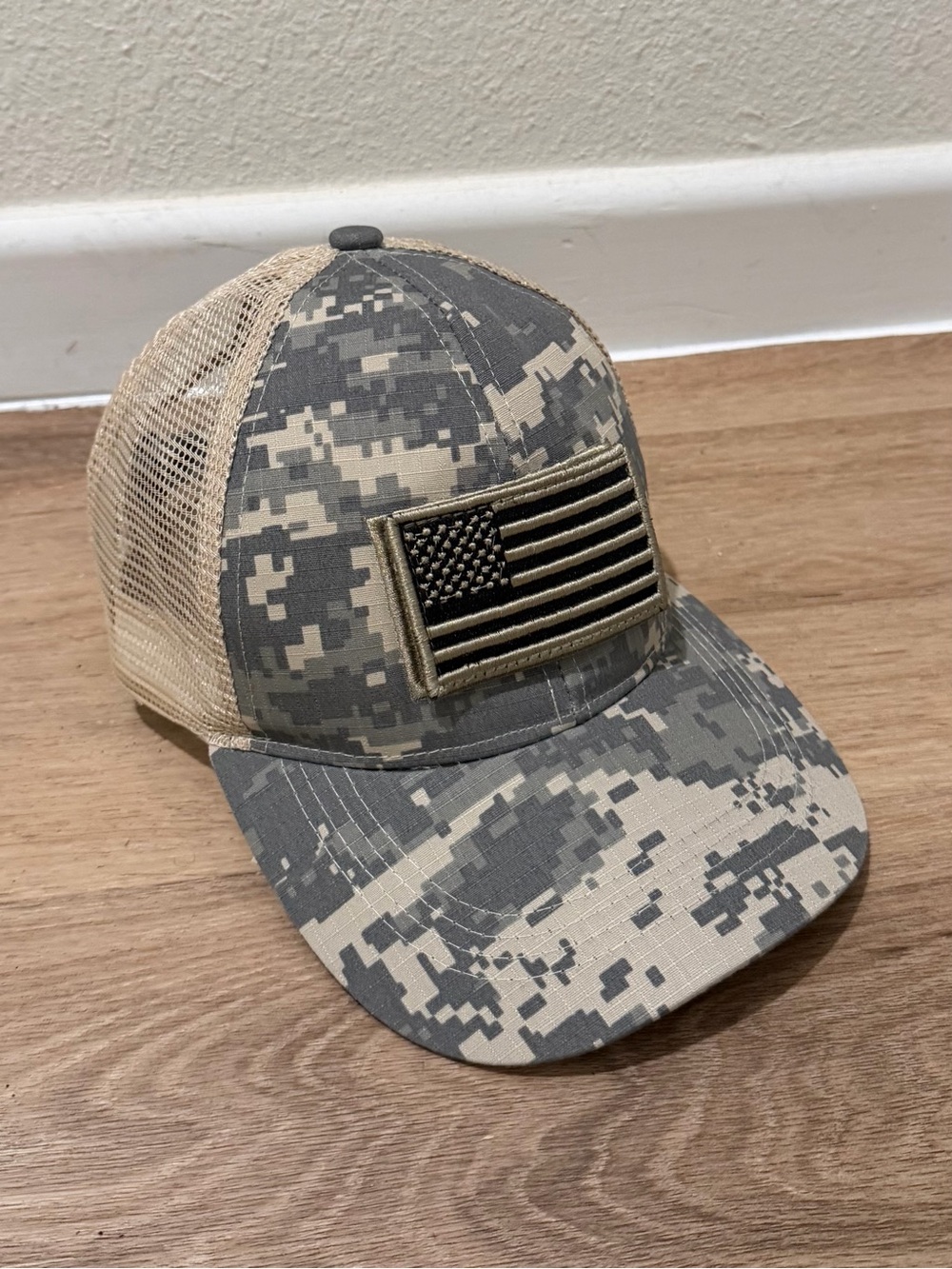 Men’s Digital Camo Brown Trucker Hat with USA American Flag Patch Strapback